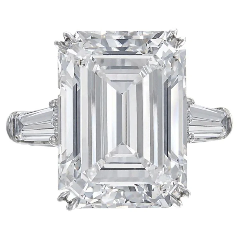 5.09 Carat Emerald Cut Diamond Ring | VVS1 Clarity | I Color | Timeless Elegance