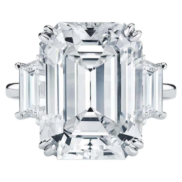 7.11 Carat Emerald Cut Diamond Ring | VVS2 Clarity | I Color | Timeless Sophistication