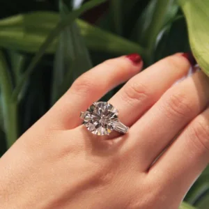 HRD Certified 7.38 Carat Round Brilliant Cut Diamond Ring | VVS1 Clarity | I Color | Timeless Elegance m