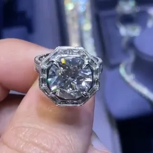 5-Carat Round Brilliant Cut Diamond Ring | Timeless Elegance