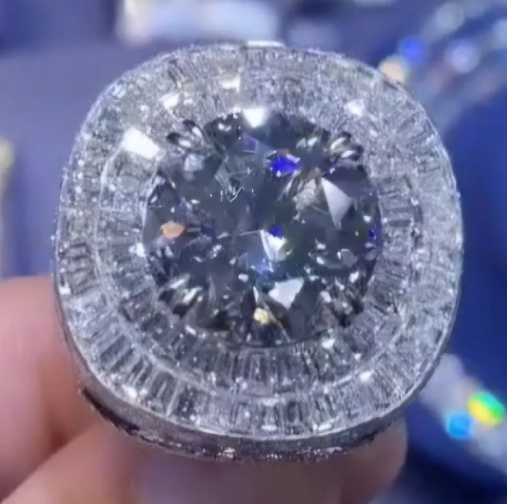 5-Carat Round Center Diamond Ring | Legacy Elegance