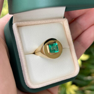 1.5 Carat Emerald Ring | SI | 18K White Gold | Classic Charm