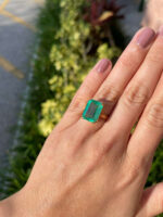 10.58 Carat Emerald Statement | 18K White Gold | Unparalleled Brilliance - Image 4
