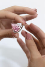 10 Carat Pear Statement | Fancy Pink | 14K White Gold | Rare Fancy-Color Splendour - Image 14