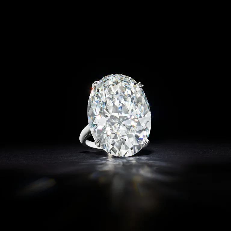 10 Carat Oval Statement | Brilliant White / G color | VS | 14K White Gold