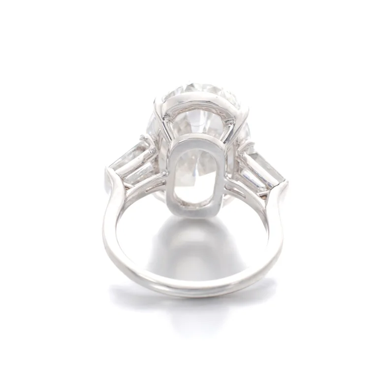 10 Carat Oval Statement | Brilliant White | VS | 14K White Gold | Unparalleled Brilliance