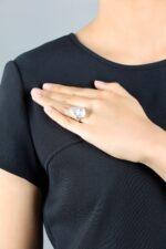 12 Carat Pear Statement | Type IIa | Brilliant White / D color | FL/IF | 14K White Gold - Image 4