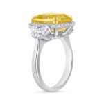 6 Carat Cushion Statement | Fancy Yellow | 18K Gold | Rare Fancy-Color Splendour - Image 3