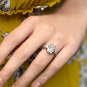 4.01 Carat Oval Diamond Ring | Brilliant White | 18K Gold | Effortless Elegance