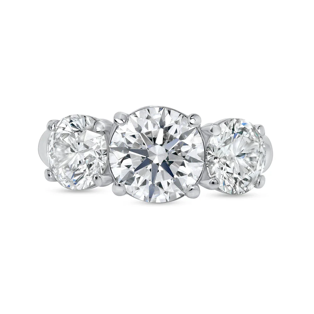 2 Carat Round Brilliant Diamond Ring | Brilliant White | 18K Gold | A Classic Statement