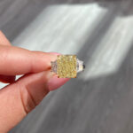 7 Carat Radiant Diamond Ring | Fancy Yellow | 14K White Gold | Rare Fancy-Color Splendour - Image 2