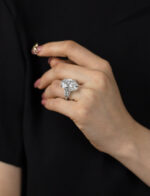 15 Carat Oval Diamond Ring | Brilliant White | 18K Gold | Grand Palais Radiance - Image 2