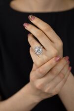 15 Carat Oval Diamond Ring | Brilliant White | 18K Gold | Grand Palais Radiance - Image 3