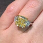 5 Carat Cushion Statement | Fancy Yellow | 14K White Gold | Rare Fancy-Color Splendour - Image 4