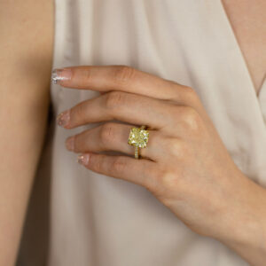 8.07 Carat Radiant Diamond Ring | Fancy Yellow | 18K Gold | Rare Fancy-Color Splendour