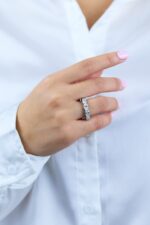 7.4 Carat Oval Band | Brilliant White | 18K Gold | Refined Grandeur | Collector-Grade - Image 3