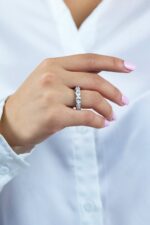 7.4 Carat Oval Band | Brilliant White | 18K Gold | Refined Grandeur | Collector-Grade - Image 5