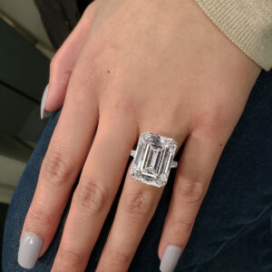 25.32 Carat Emerald Diamond Ring | 18K Gold | Iconic Presence