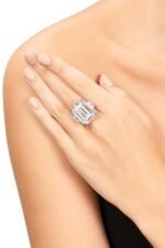 20 Carat Emerald-cut Statement | Type IIa | FL/IF | 14K White Gold - Image 4