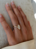 2.5 Carat Oval Statement | Brilliant White | 14K White Gold | Effortless Elegance