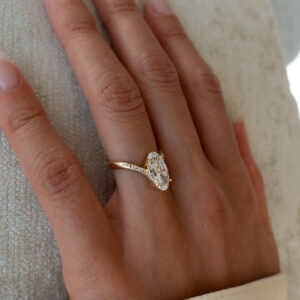 2.5 Carat Oval Statement | Brilliant White | 14K White Gold | Effortless Elegance
