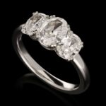 4 Carat Oval Diamond Ring | Brilliant White | 18K Gold | Modern Nobility | High Jewellery - Image 2