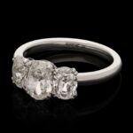 4 Carat Oval Diamond Ring | Brilliant White | 18K Gold | Modern Nobility | High Jewellery - Image 4