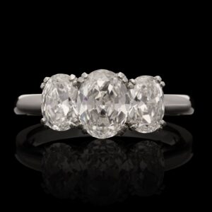 4 Carat Oval Diamond Ring | Brilliant White | 18K Gold | Modern Nobility | High Jewellery