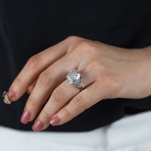 10.01 Carat Radiant Diamond Ring | Brilliant White | 18K Gold | Collector’s Grade Grandeur