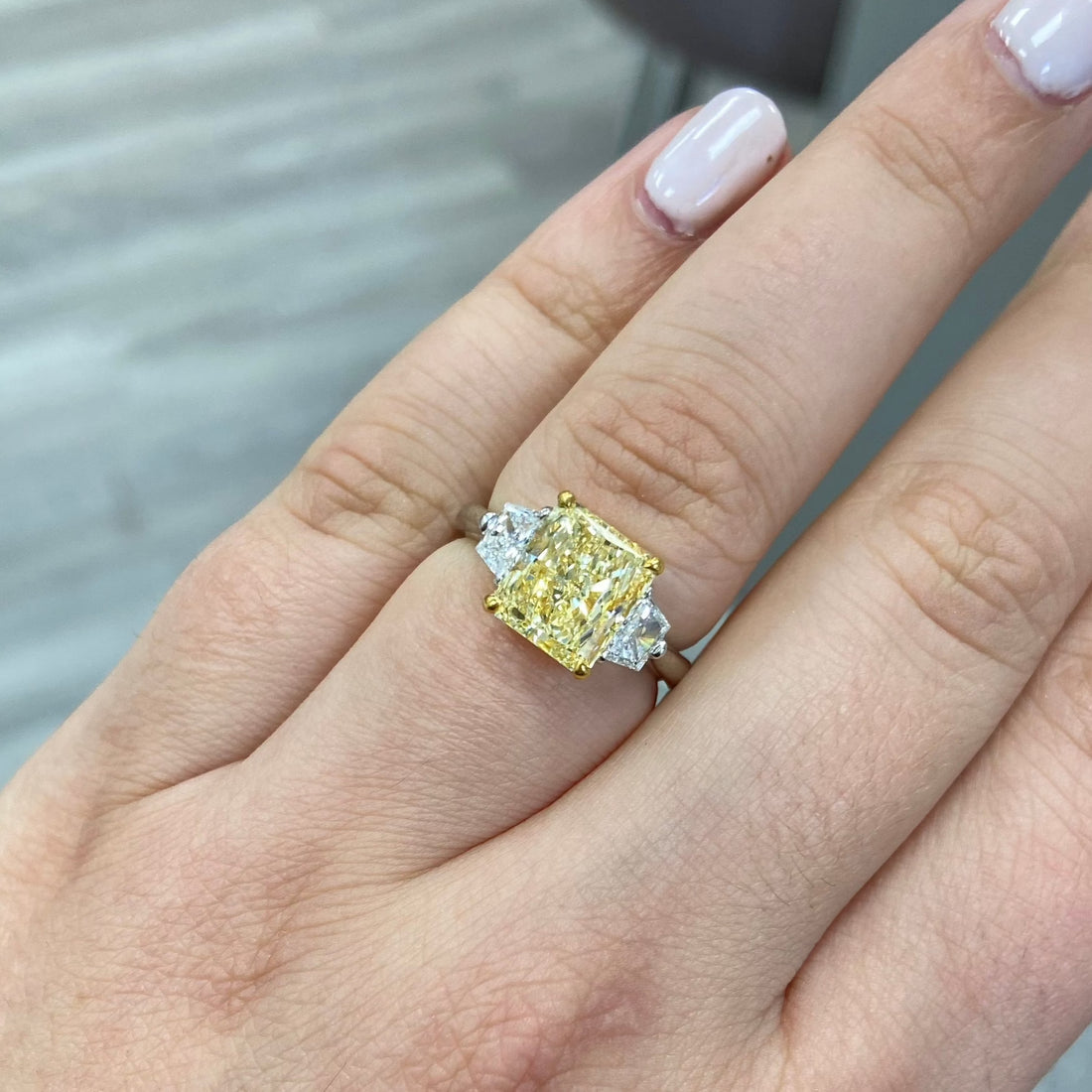 48500-3ct-fancy-yellow-radiant-diamond-ring-front-view-primary.jpeg 3 Carat Radiant Statement | Fancy Yellow | 14K White Gold | Rare Fancy-Color Splendour - Image 1