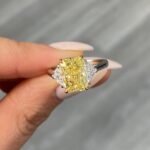 3 Carat Radiant Diamond Ring | Fancy Yellow | 14K White Gold | Rare Fancy-Color Splendour - Image 2
