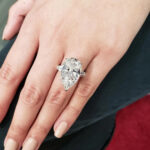 10 Carat Pear Diamond Ring | Brilliant White | 18K Gold | Collector’s Grade Grandeur - Image 4