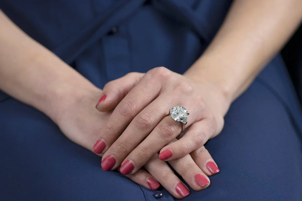 10.26 Carat Cushion Diamond Ring | Brilliant White | 18K Gold | Grand Palais Radiance