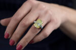 14.54 Carat Emerald Diamond Ring | Fancy Yellow | 18K Gold | Colour-Collector’s Treasure - Image 2