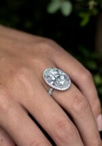 10.09 Carat Oval Halo Diamond Ring | Brilliant White | 18K Gold | Unparalleled Brilliance - Image 3