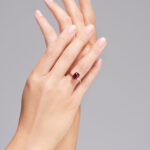 7 Carat Round Brilliant Diamond Ring | Ruby Red | 18K Yellow Gold | Radiant Elegance - Image 5