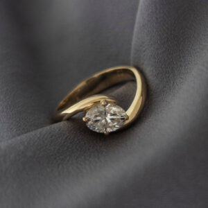 1 Carat Oval Statement | Brilliant White | 14K White Gold | Classic Charm | High Jewellery