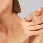 Round Brilliant Statement | Royal Blue Sapphire | 18K White Gold | Refined Light - Image 3