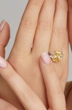 4 Carat Radiant Diamond Ring | Fancy Yellow | SI | 18K Gold | A Crown-Worthy Fancy Rarity - Image 3