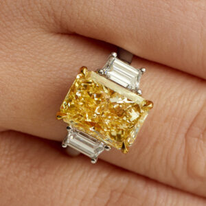 4 Carat Radiant Diamond Ring | Fancy Yellow | SI | 18K Gold | A Crown-Worthy Fancy Rarity