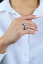 17.83 Carat Emerald Band | 18K Gold | Iconic Presence | Signature - Image 2