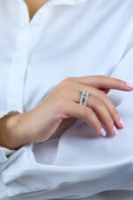 17.83 Carat Emerald Band | 18K Gold | Iconic Presence | Signature - Image 3