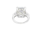 9 Carat Emerald-cut Statement | VS | 14K White Gold | Refined Grandeur - Image 4