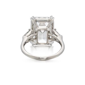 9 Carat Emerald-cut Statement | VVS | 14K White Gold | Purity in Perfection