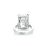 9 Carat Emerald-cut Statement / I color | SI | 14K White Gold