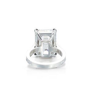 9 Carat Emerald-cut Statement / I color | SI | 14K White Gold