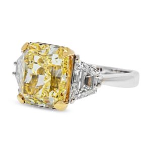 7 Carat Radiant Statement | Fancy Yellow | VS2 | 14K White Gold | Rare Fancy-Color Splendour