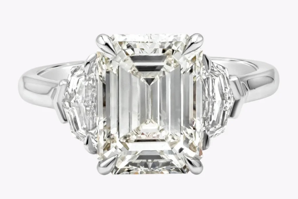 4.2 Carat Emerald Diamond Ring | 18K Gold | Effortless Elegance