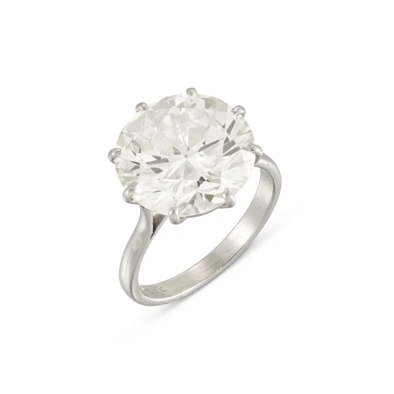 8.99 Carat Round Brilliant Statement | Brilliant White | VS | 18K Gold