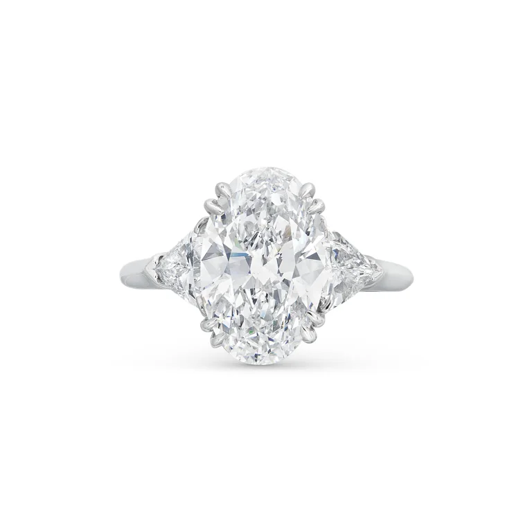 4.15 Carat Oval Statement | Brilliant White | 18K Gold | Effortless Elegance